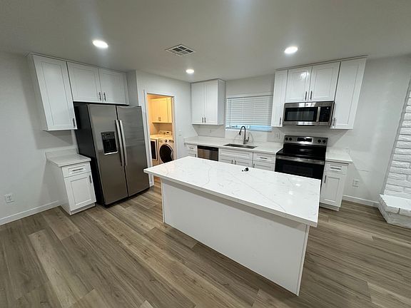 2nd image of 2118 W Dixon St