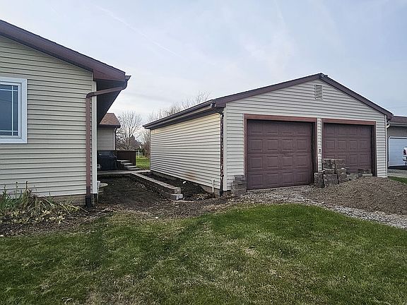 2-stall detached garage/shop