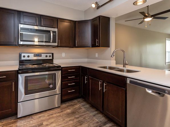 Winwood Apartments | 6031 Meadow Crest Dr, Johnston, IA