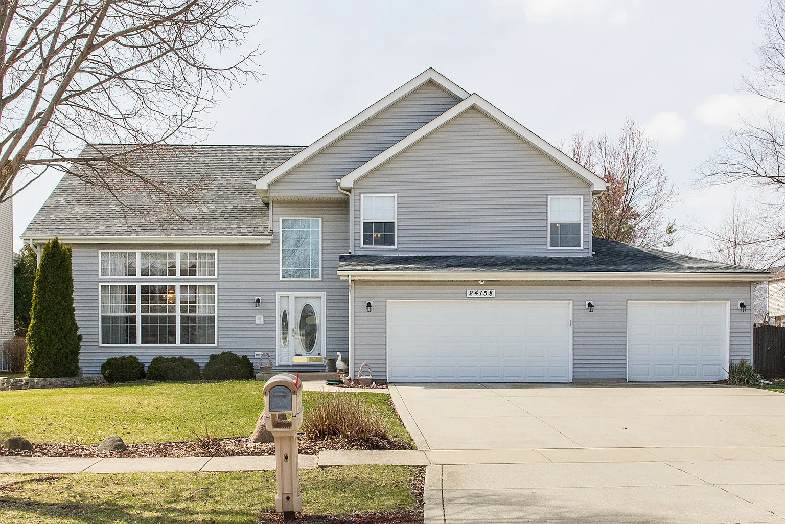 24158 W Douglas Dr photo 1