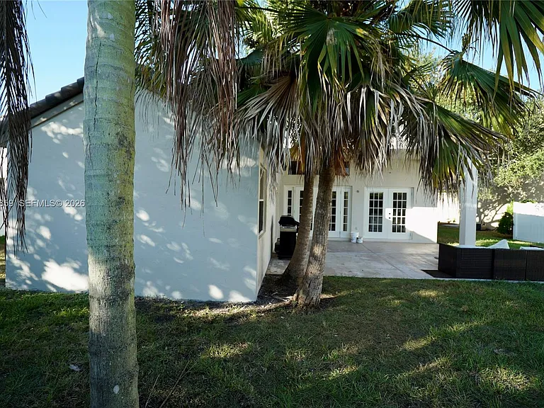 658 Stanton Dr — Photo 7
