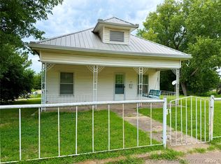 203 N E St, Yale, OK 74085