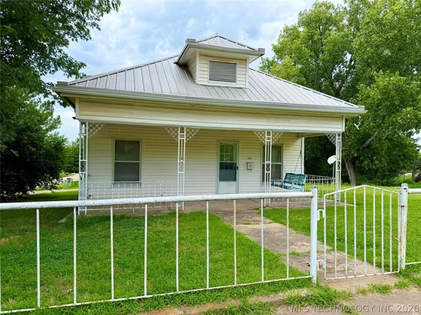203 N E St, Yale, OK 74085
