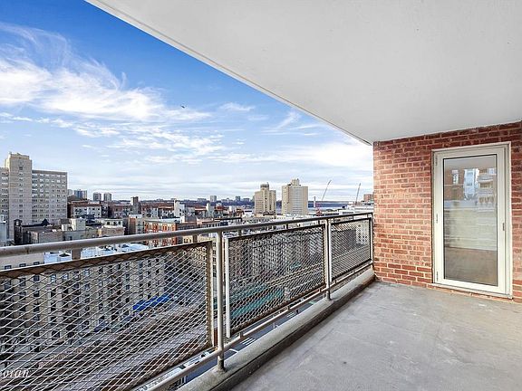 4th image of 100 La Salle St APT 13H