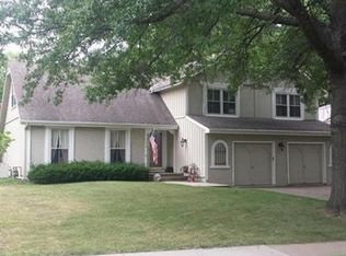 7712 Rosehill Rd, Lenexa, KS 66216