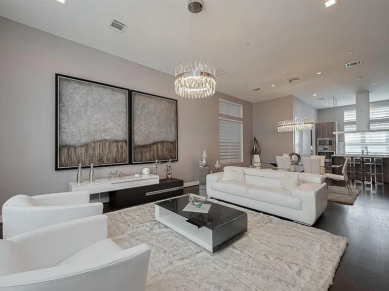 5919 E Post Oak Ln — Photo 2