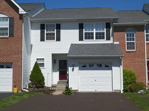 206 Hampshire Dr, Sellersville, PA 18960