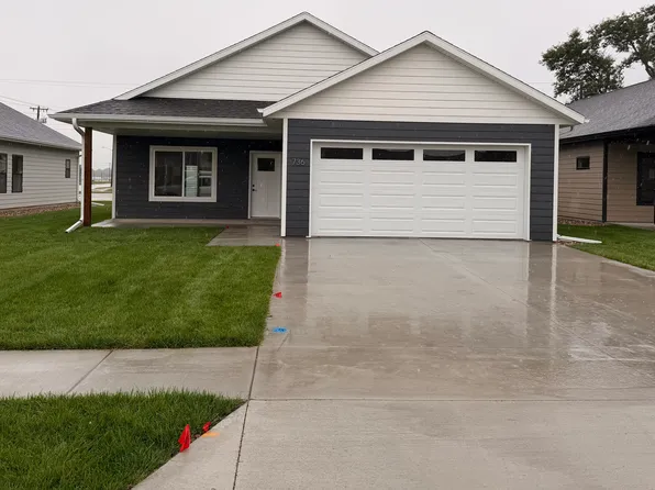 736 S Lexington Ave, Hastings, NE 68901