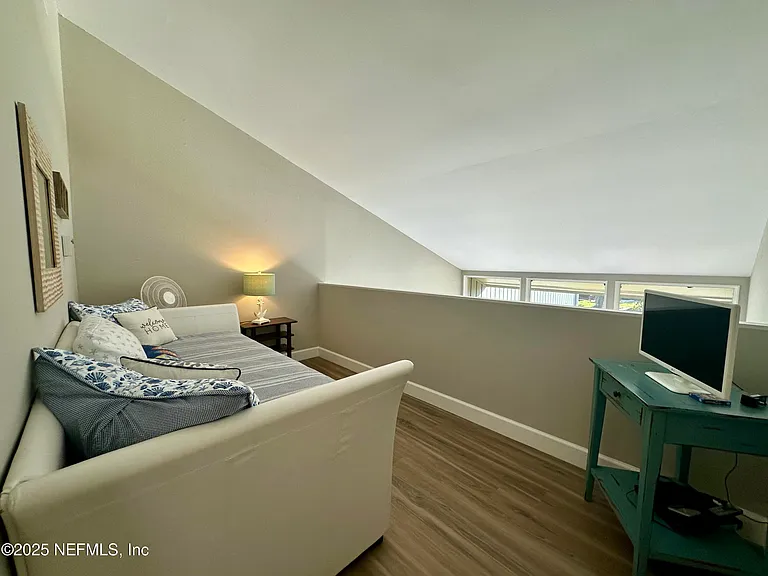 9942 Sawgrass Dr E — Photo 38