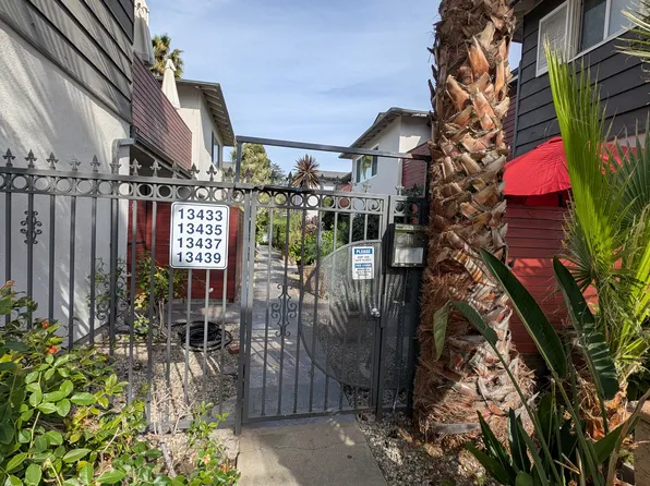 13435 Moorpark St, Sherman Oaks, CA 91423