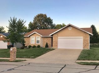 5252 Cedarfield Dr, Saint Charles, MO 63304