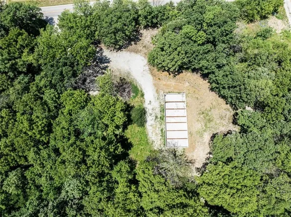 16901 S State Rte E, Pleasant Hill, MO 64080