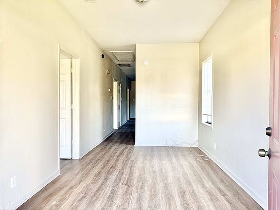 3rd image of 1606 Myrtle Walk