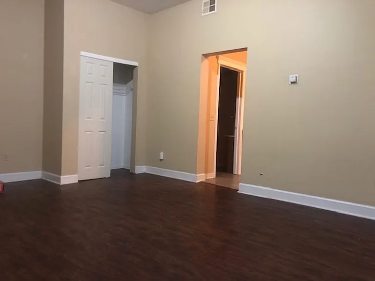 217 Monroe Ave — Photo 1