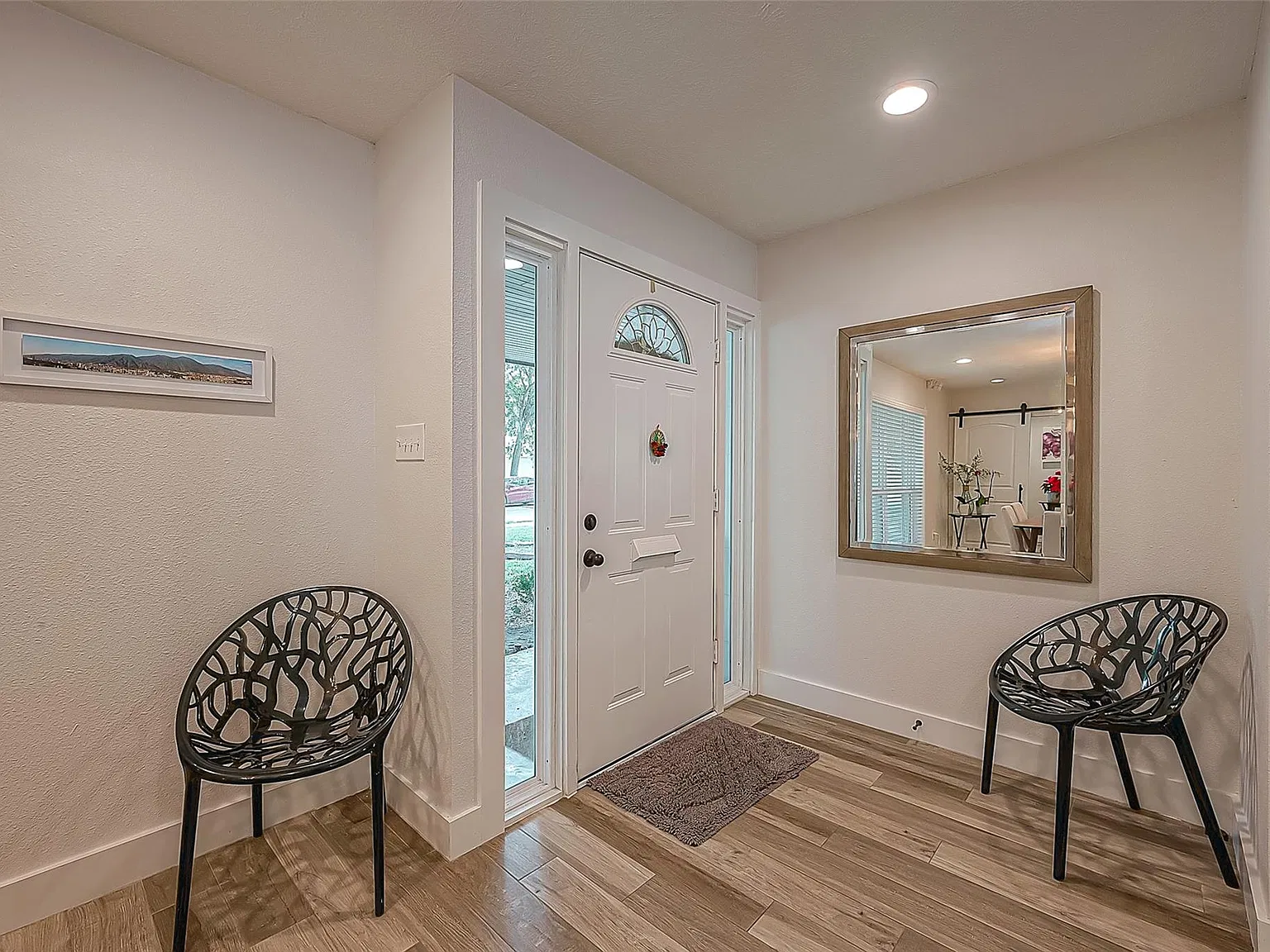 4 bed, 2.0 bath, 2283 sqft, $2,900 — Photo 3