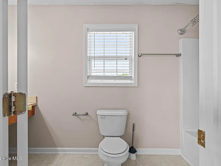 303 Mann St — Photo 39