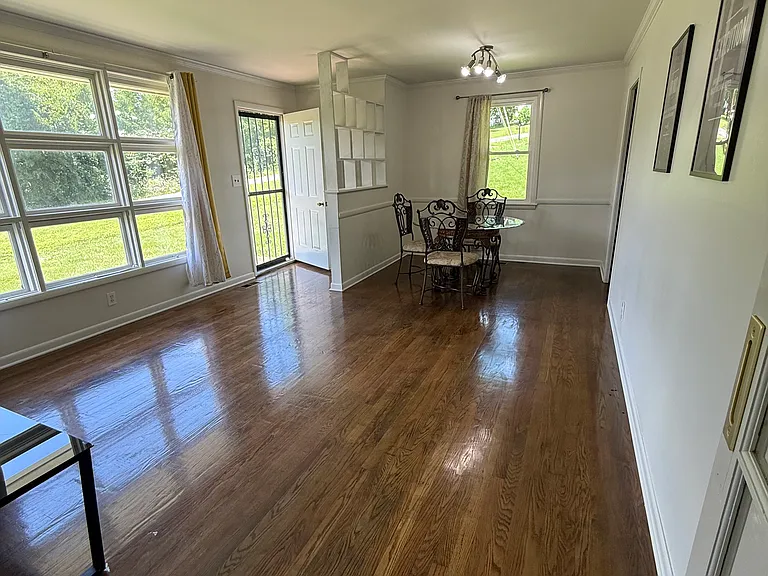 3300 Courtney Ct — Photo 3