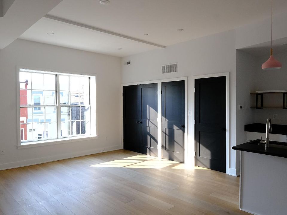 1st image of 3148-50 Richmond St #4