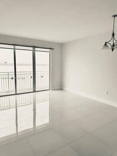 Downtown Dadeland Condo N — Photo 3