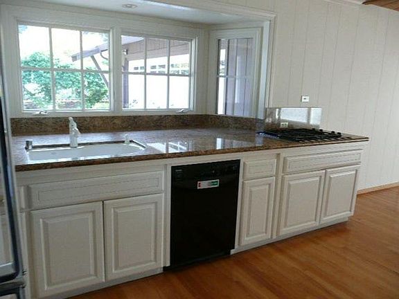 2nd image of 660 La Mesa Dr