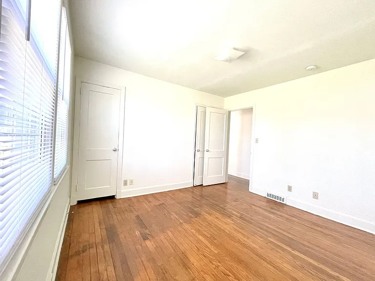 Latham Park Manor — Photo 14
