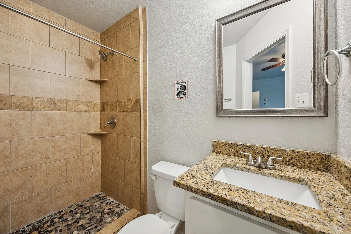 Room B bathroom - 2737 Purington Ave #B