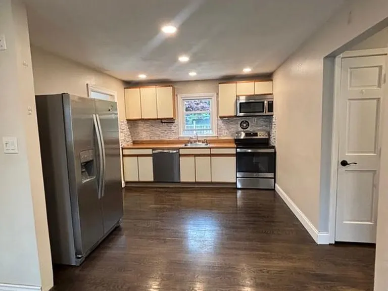 Maple Dr — Photo 1