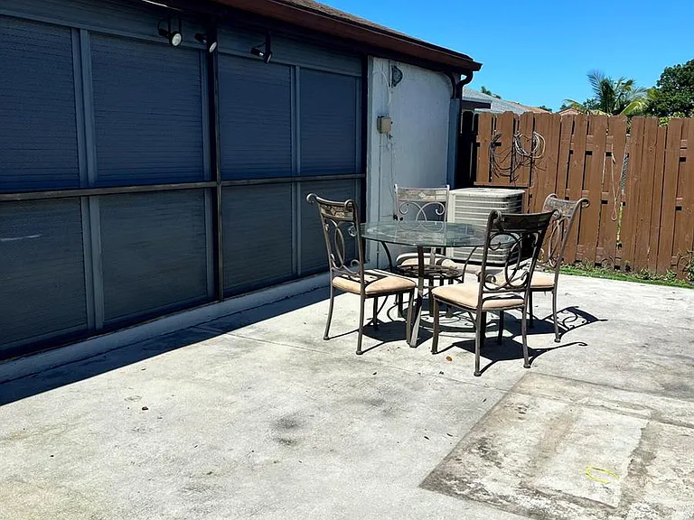 5672 Biscayne Dr S — Photo 12
