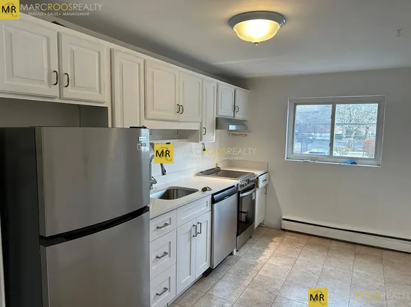 28 Bryon Rd APT 2, Chestnut Hill, MA 02467