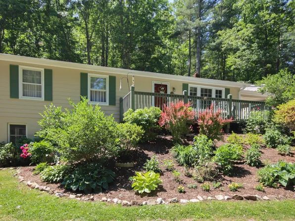 8465 Starlight Ln, Boones Mill, VA 24065