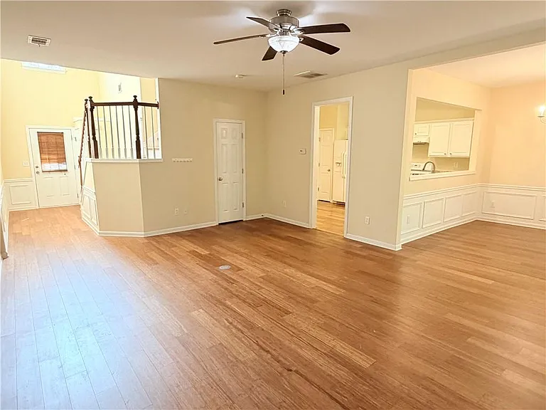 2380 Fairlie Dr — Photo 6