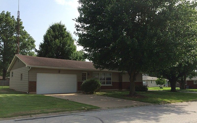1st image of 3826 Holiday Dr