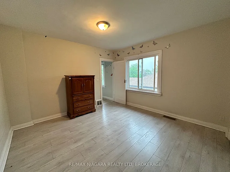51 Lyons Ave #4 — Photo 9