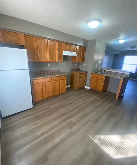 401 401/405/409 E Mill St #2 — Photo 1