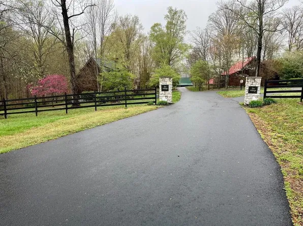 15 The Village Dr, Nancy, KY 42544