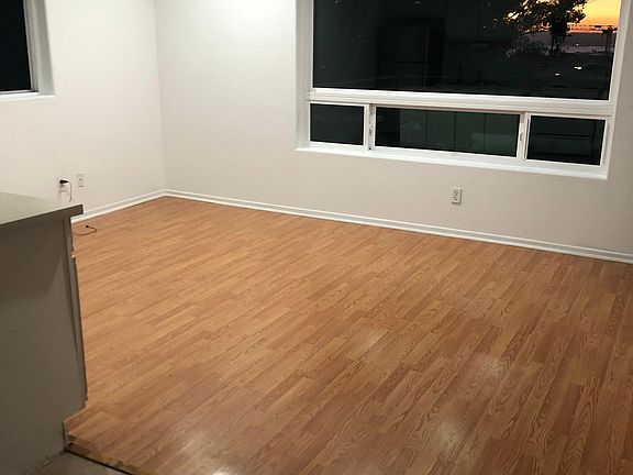 4th image of 319 W Hawthorn St APT 101