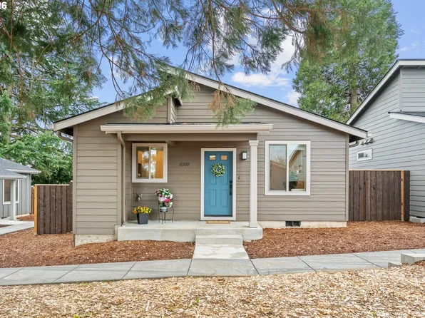12300 Meadowlawn Dr, Oregon City, OR 97045