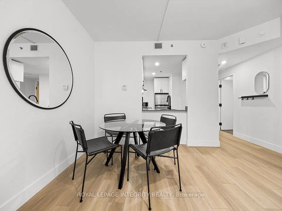 161 Laurier Ave W #917