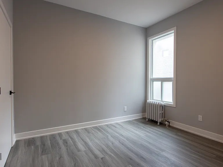 404 Elgin St — Photo 33