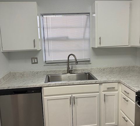 4th image of 2866 Somerset Park Dr APT 202