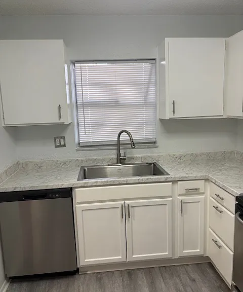 2866 Somerset Park Dr #202 — Photo 4