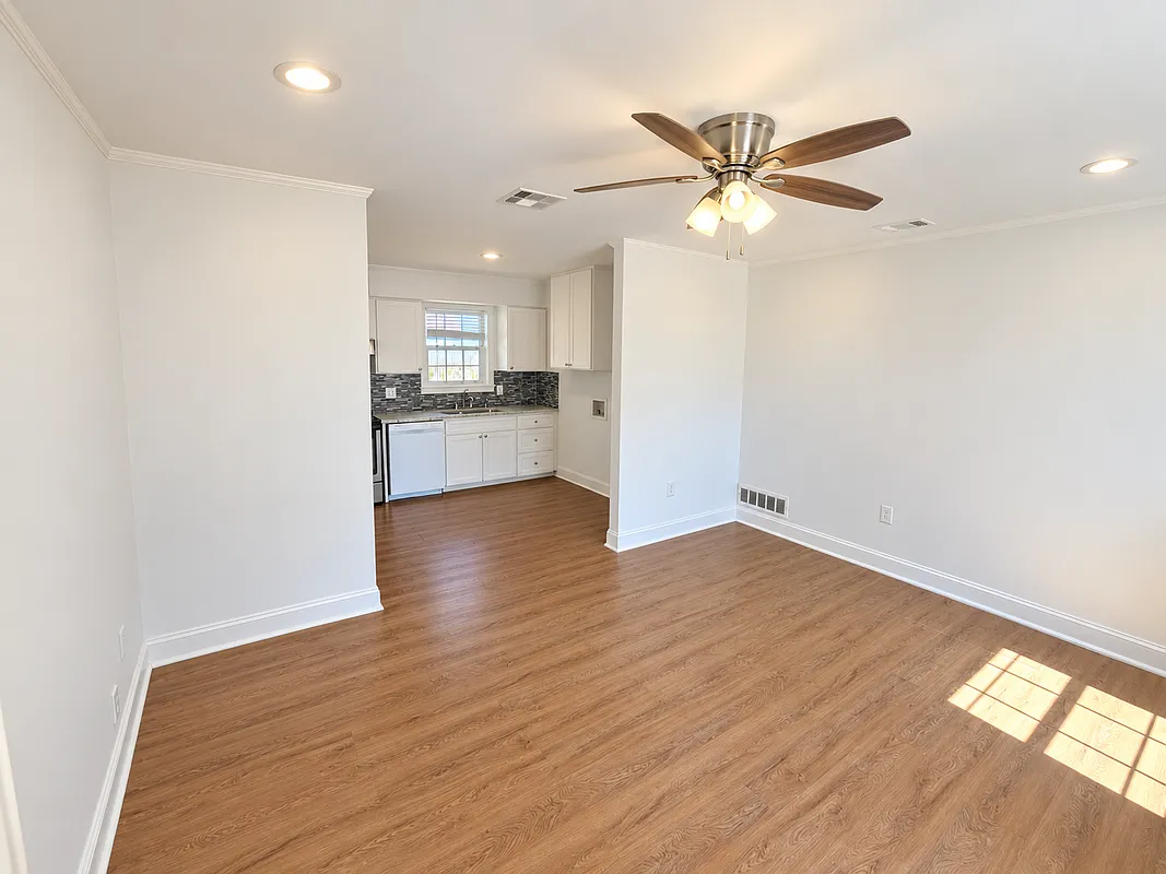 1 bed, 1.0 bath, 704 sqft, $1,200 — Photo 2