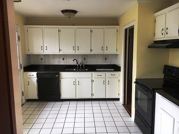 3rd image of 1500 Whitower Dr