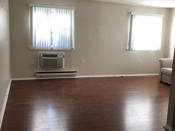 4th image of 4 Ironside Drive #B