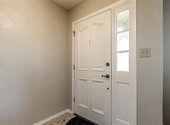 4th image of 1619 Cresthaven Dr