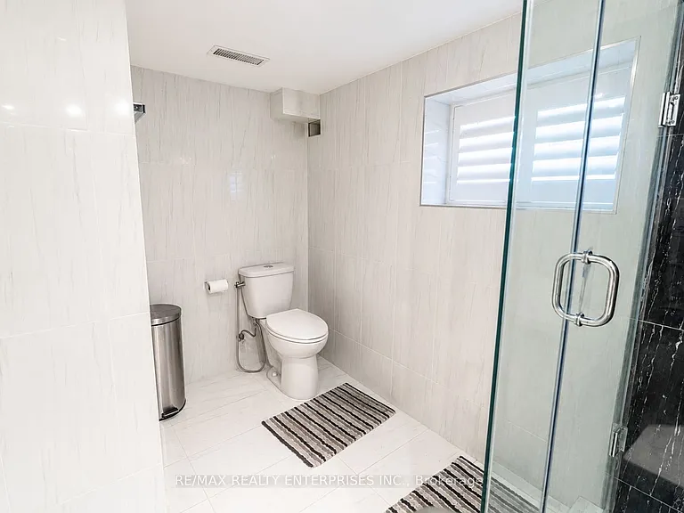 1078 Sawyer Ave — Photo 5