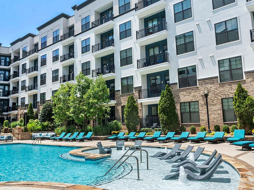 2700 Charlotte Ave Apartments