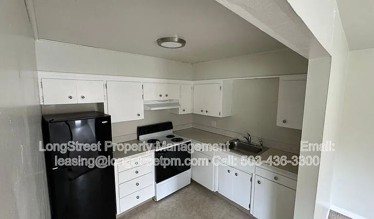 915 SW Adams Ave #13 — Photo 4