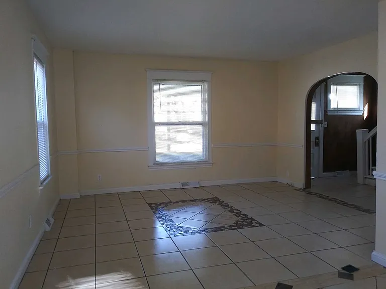 1307 Jackson St — Photo 2