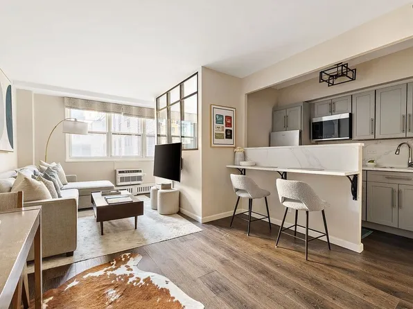 63 E 9th St APT 12Y, New York, NY 10003